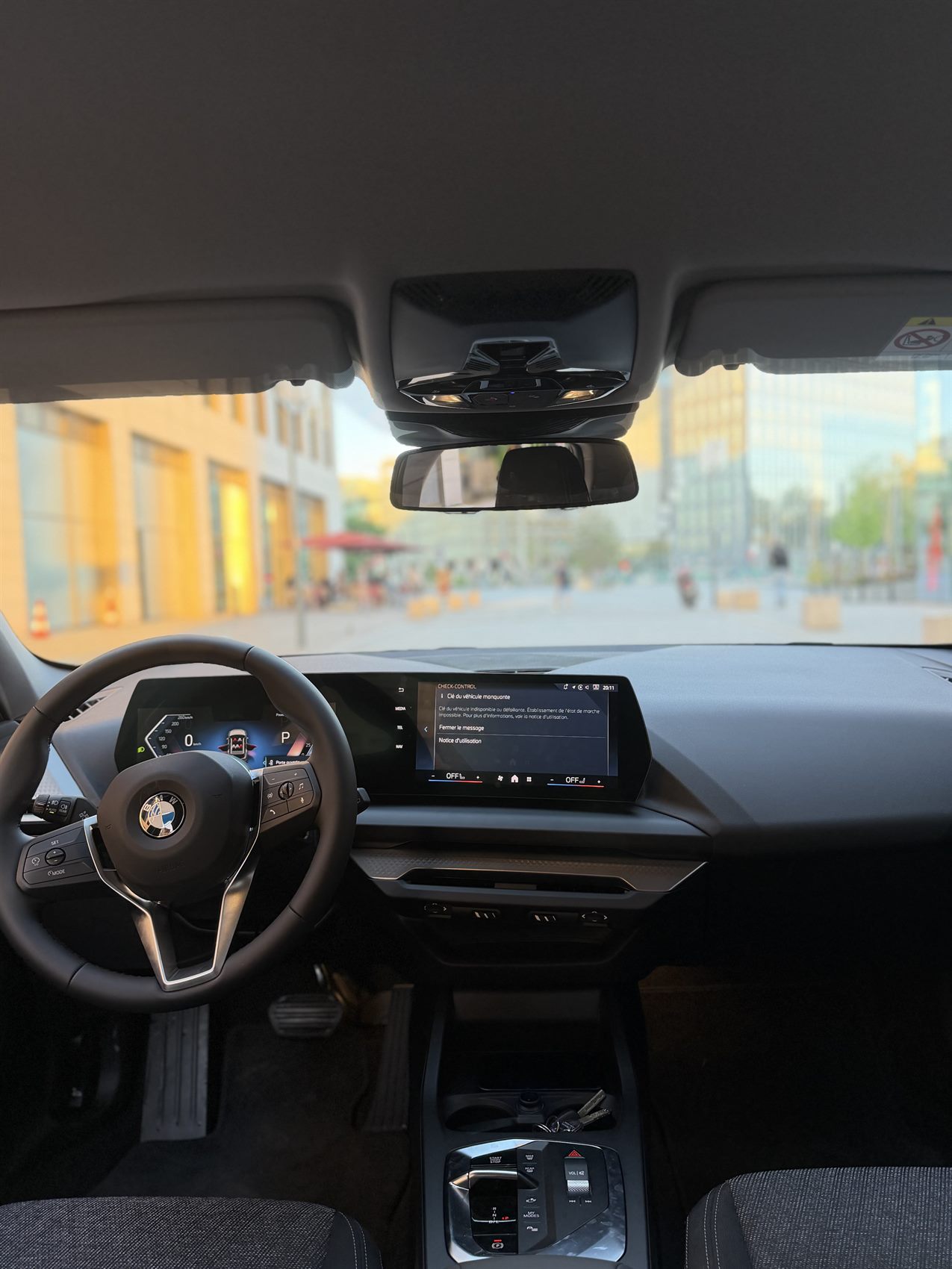 Location voiture jeune conducteur Lyon — cockpit BMW 120i